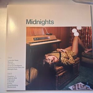Taylor Swifts ‘Midnights’ vinyl record